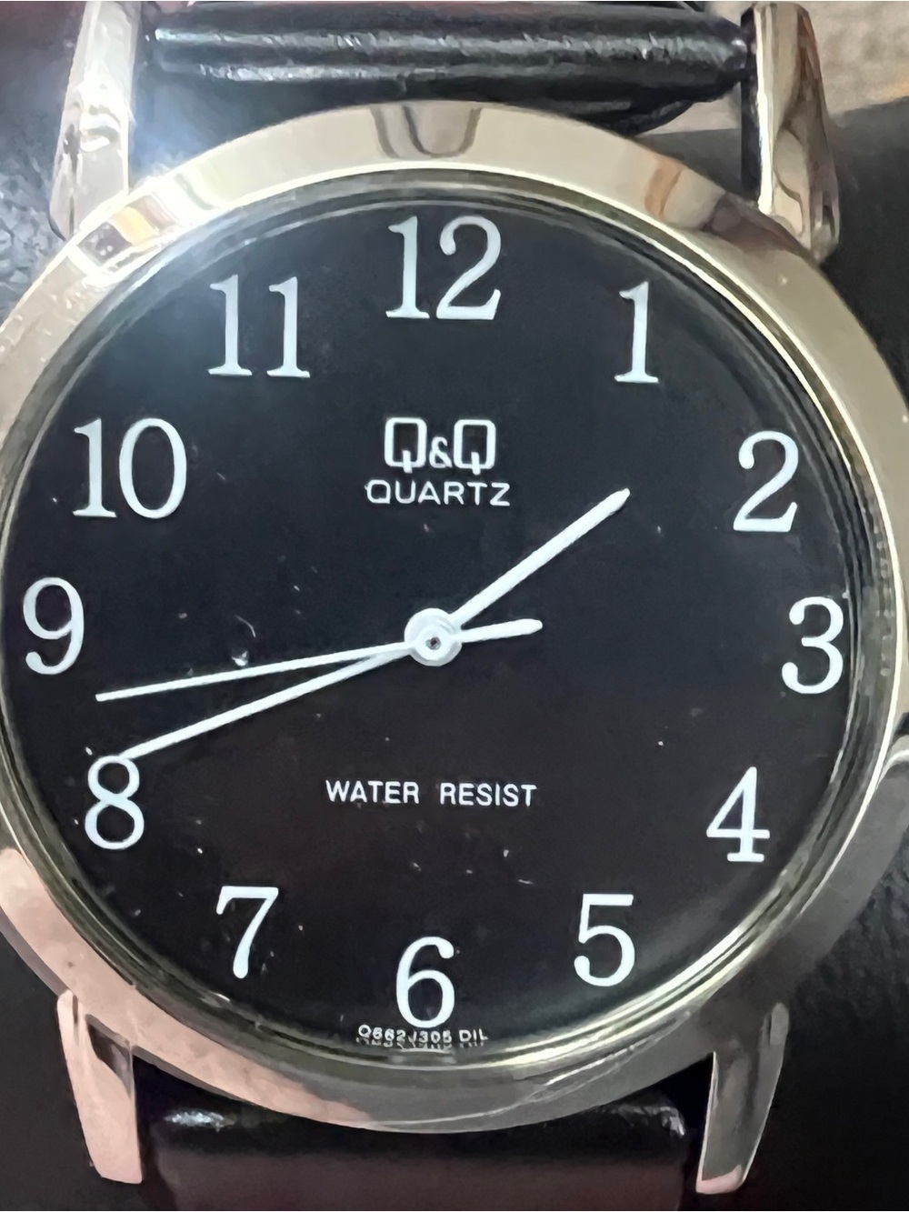 Quartz Men's Black Dial Leather Strap Watch